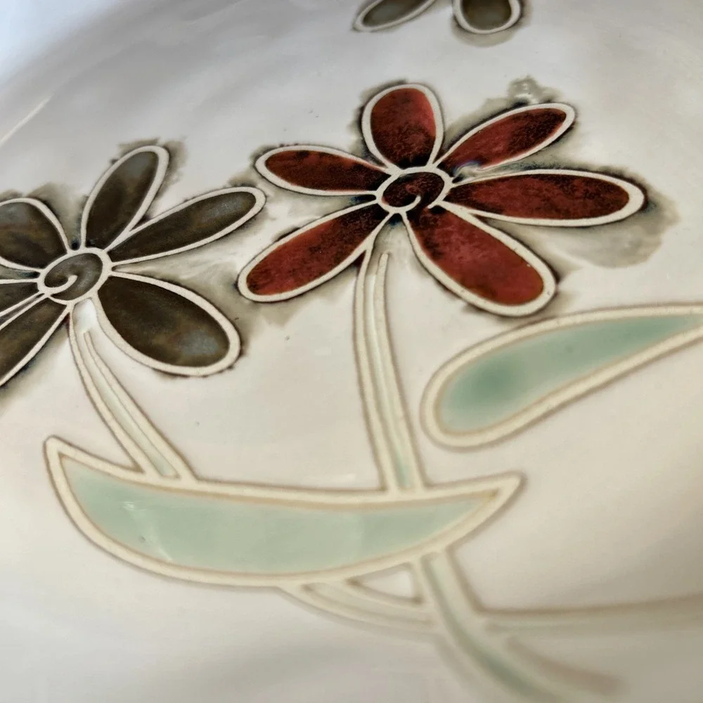 Pier 1 One Petals Stoneware Dinner plate 10.5
